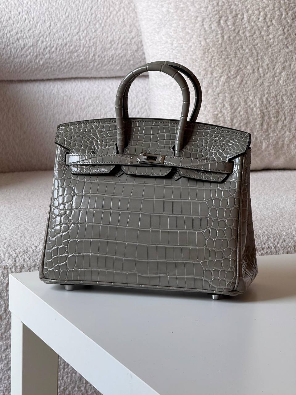 Hermes birkin croc 25cm💕master quality😍


with box❤️
🎁🎁🎁

780 dhs🪙🌨️

Zain52
♥️♥️♥️