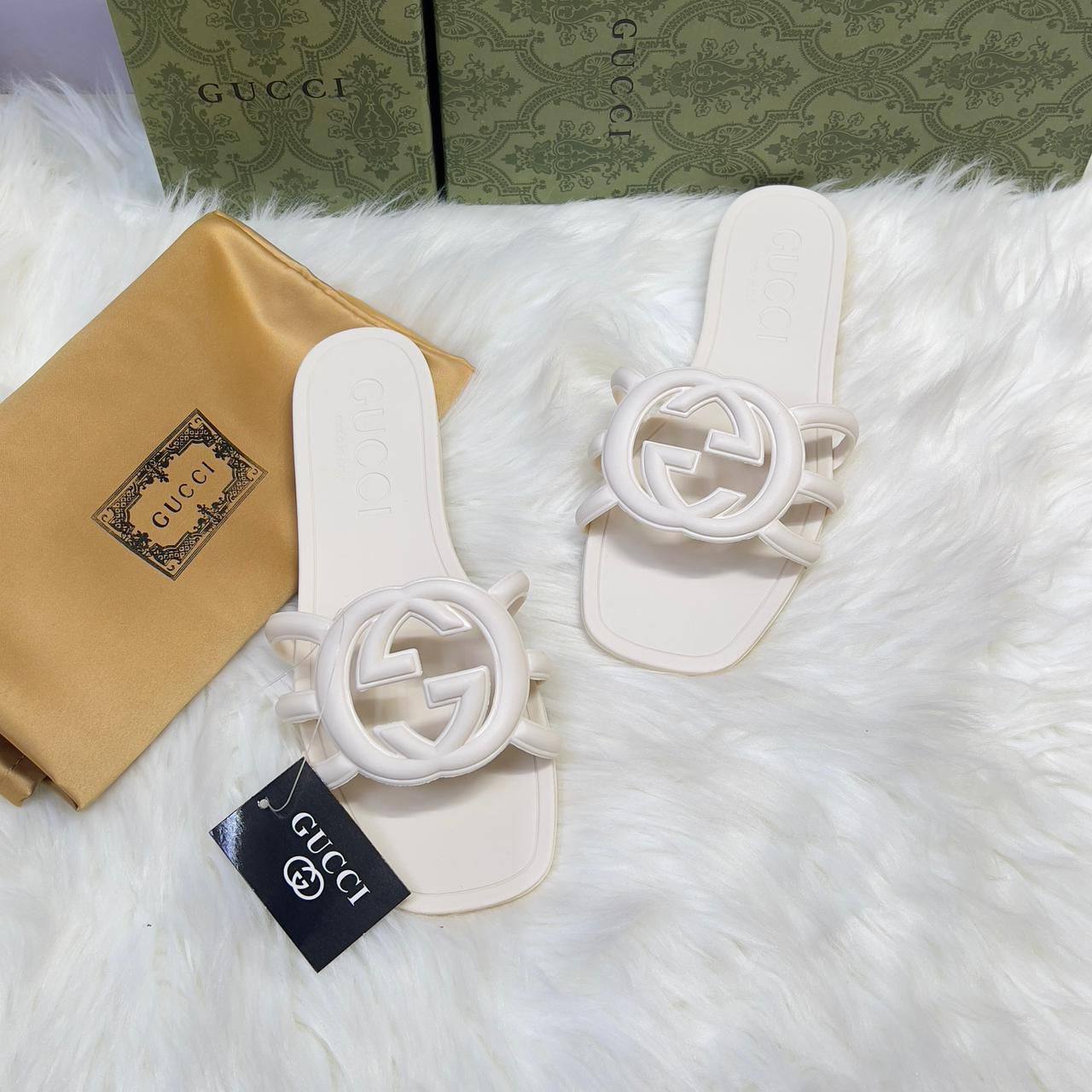 GUCCI  
120 dhs❣️
Size 36-41 available

Zain88
♥️♥️♥️