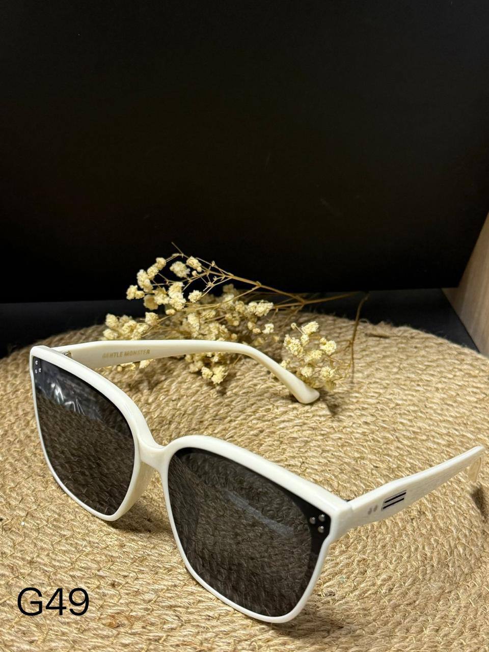 GENTLE MONSTER 👿 *

Sunglasses 🕶️ 

Copy one 

With master box 📦 
50 dhs✅

Zain216
♥️♥️♥️