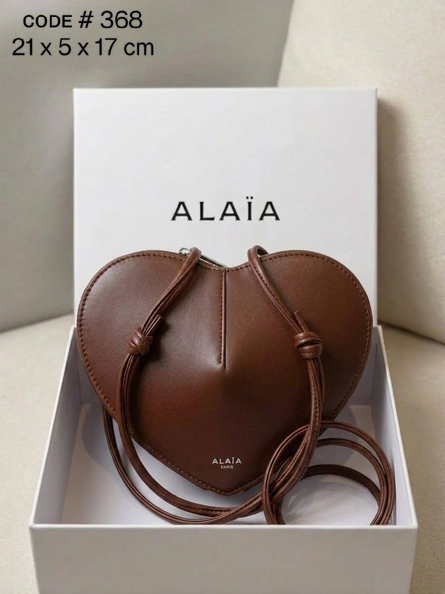 ALAIA ʟᴇ ᴄᴏᴇᴜʀ
ᴄʀᴏssʙᴏᴅʏ ʙᴀɢ
ʜᴇᴀʀᴛ- sʜᴀᴘᴇᴅ ᴅᴇsɪɢɴ
sɪʟᴠᴇʀ ʜᴀʀᴅᴡᴀʀᴇ
sɪᴢᴇ : 21 cm
ᴡɪᴛʜ BOX

130 dhs💓

Zain31
♥️♥️♥️