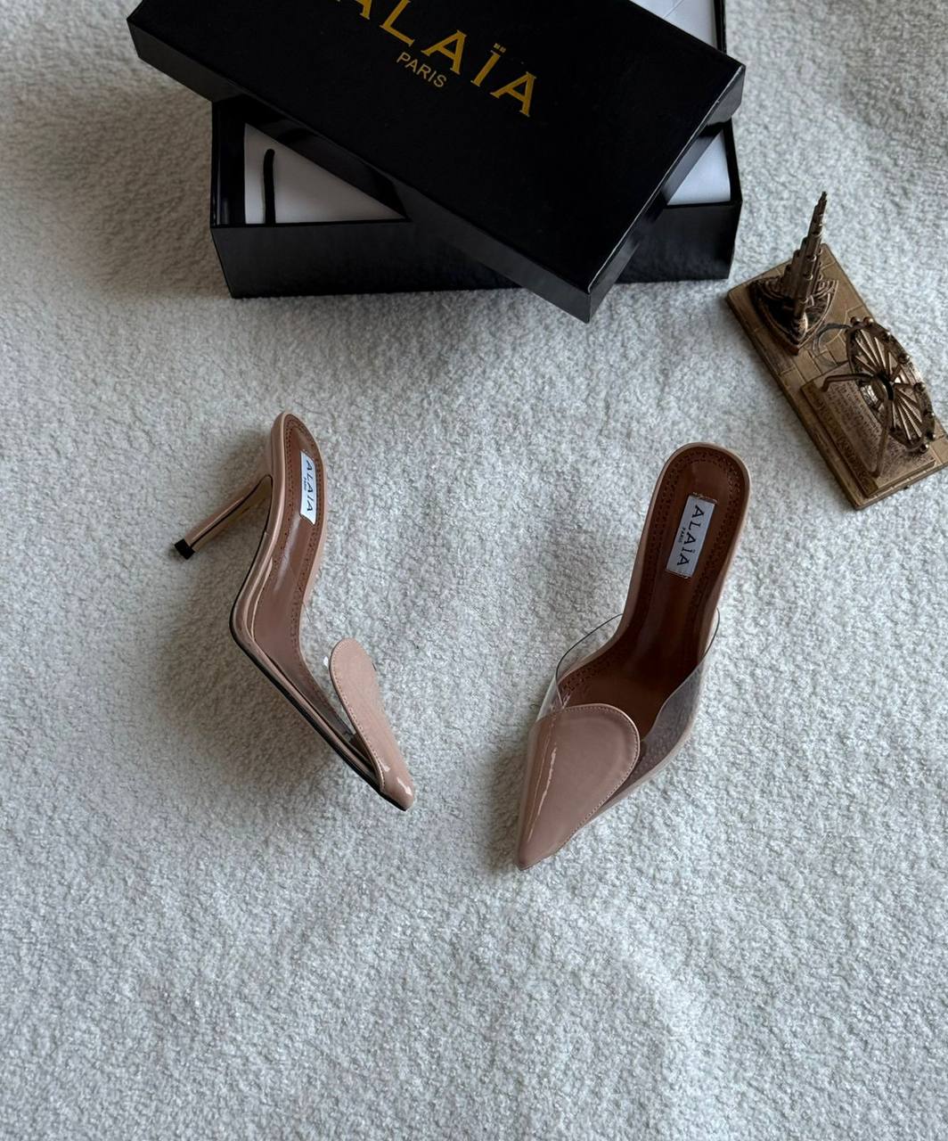 New. Alaia  heel 

  Size  .  36.  to 41

100 dhs✅

Zain80
♥️♥️♥️