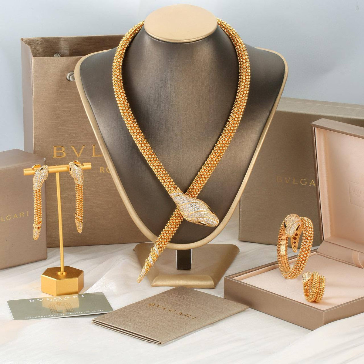 BVLGARI✨💫
MASTER SET
NECKLACE
 BRACELET 💎
EARRINGS 
RING💍

WITH GOOD BOX AND PAPER BAG 🎁🛍️
700 dhs🇦🇪🇦🇪

WITH ORIGINAL BOX AND PAPER 🎁🛍️
800 dhs🇦🇪🇦🇪

Zain89
♥️♥️♥️