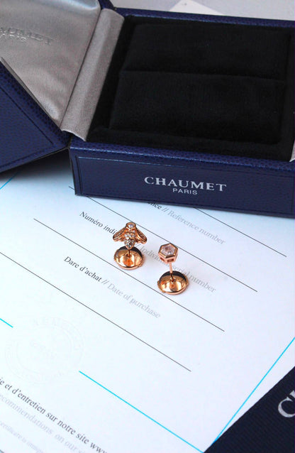 CHAUMET
* ⁠↗️ *Super Master Quality ®️
* BEE DE CHAUMET  Set
* ⁠PENDANT , EARINGS 
* ⁠BANGLE 
Champn Gold Color
Necklace 90 dhs✅
earings   90 dhs✅
Bangle 90 dhs✅
Full set 

*270 dhs✅* with *Normal* Box
*350 dhs✅* with *Orignal* Packaging

Zain209
♥️♥️♥️