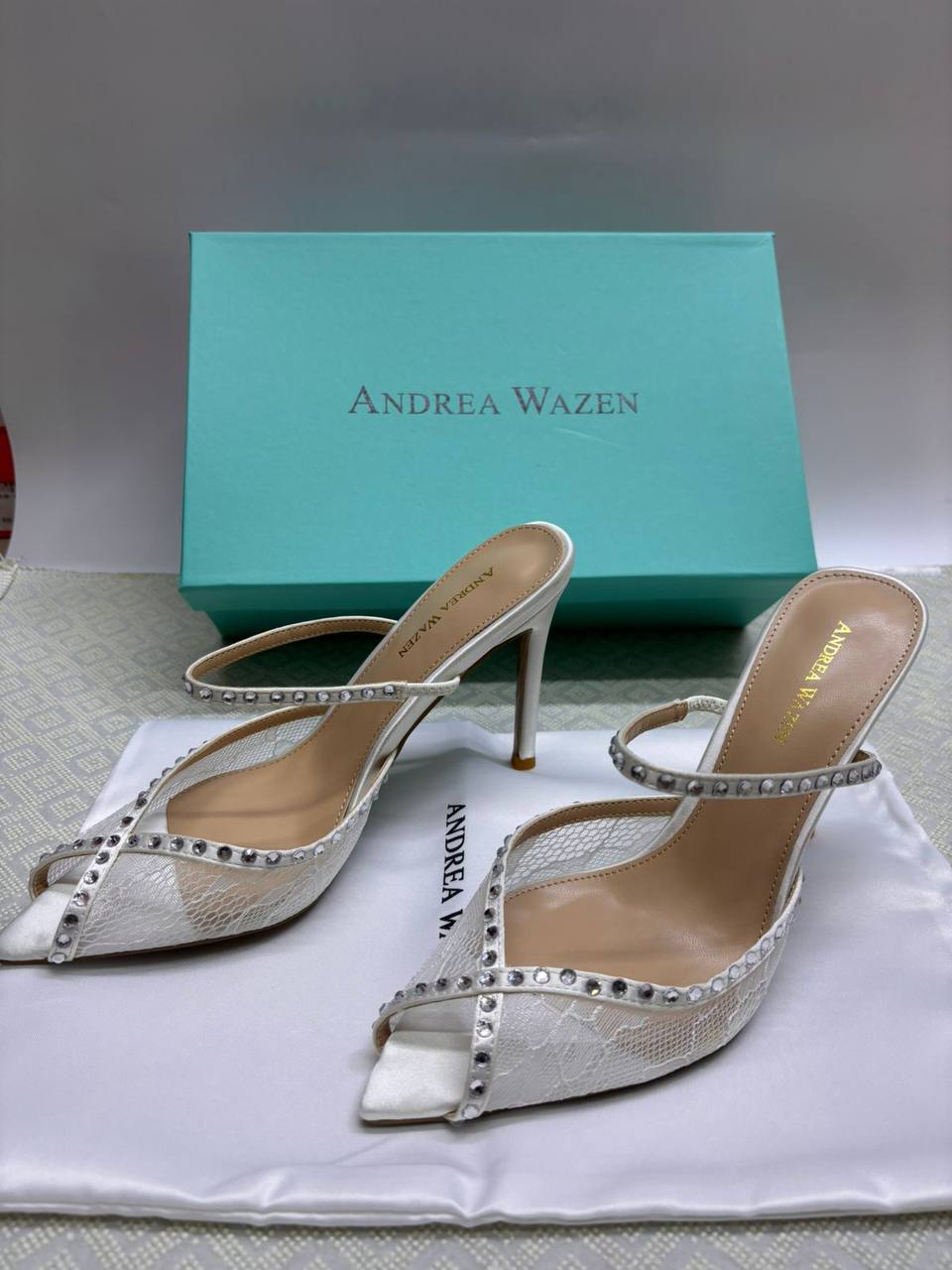 Andrea Wazen
Size 36-41
120 dhs✅

Zain145
♥️♥️♥️