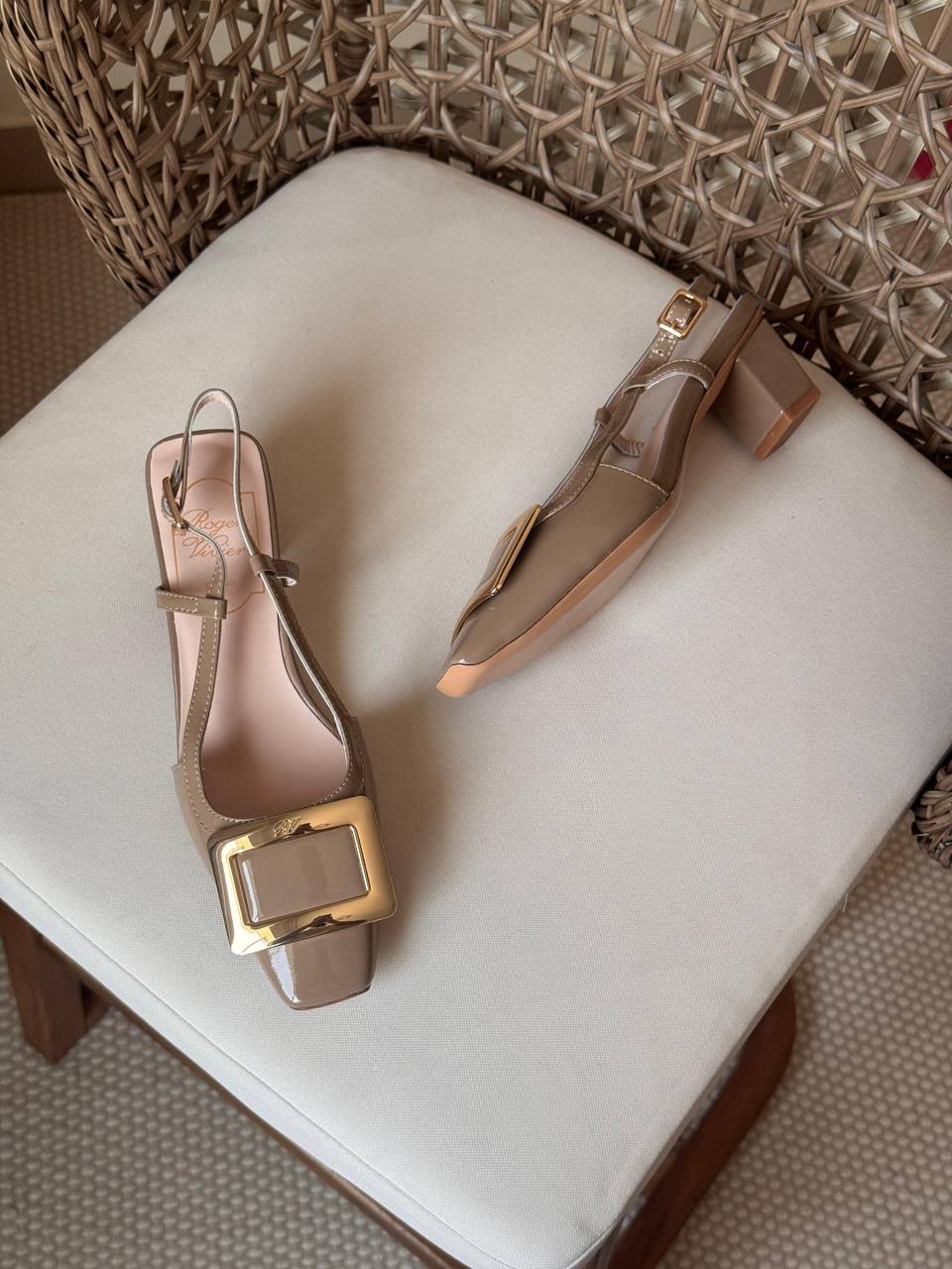 Roger Vivier
✨ New Collection
👠 36–41
💎 Premium Quality
🔥 Super Master
450 dhs💓

Zain198
♥️♥️♥️