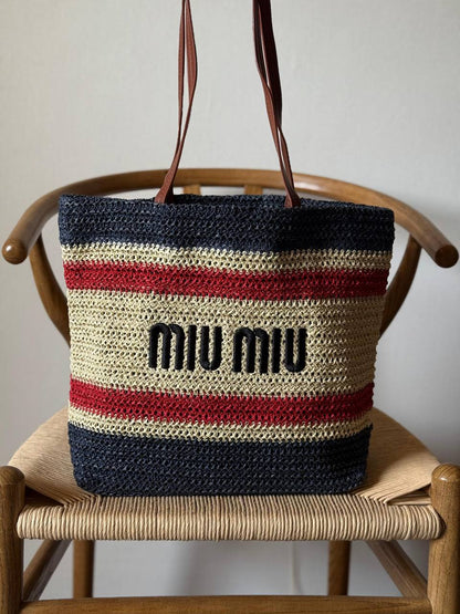 MIU MIU
32cm
310 dhs🇦🇪
Top quality

Zain167
♥️♥️♥️