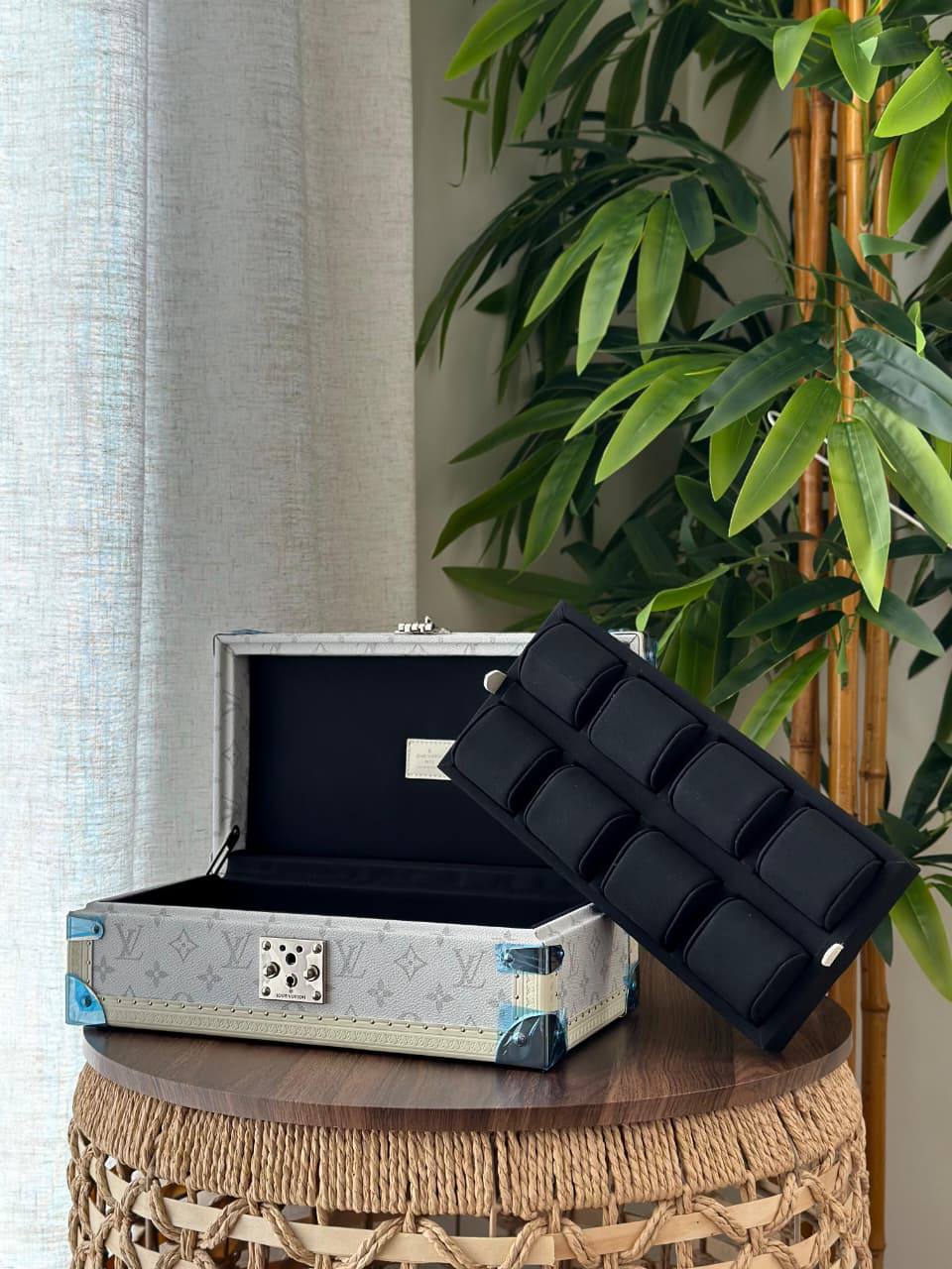 LOUIS VUITTON 
*❗️WATCH BOX❗*
*SUPER MASTER QUALITY ❗*
950 dhs✅
*WITH  PAPERBAG❗*

Zain267
♥️♥️♥️