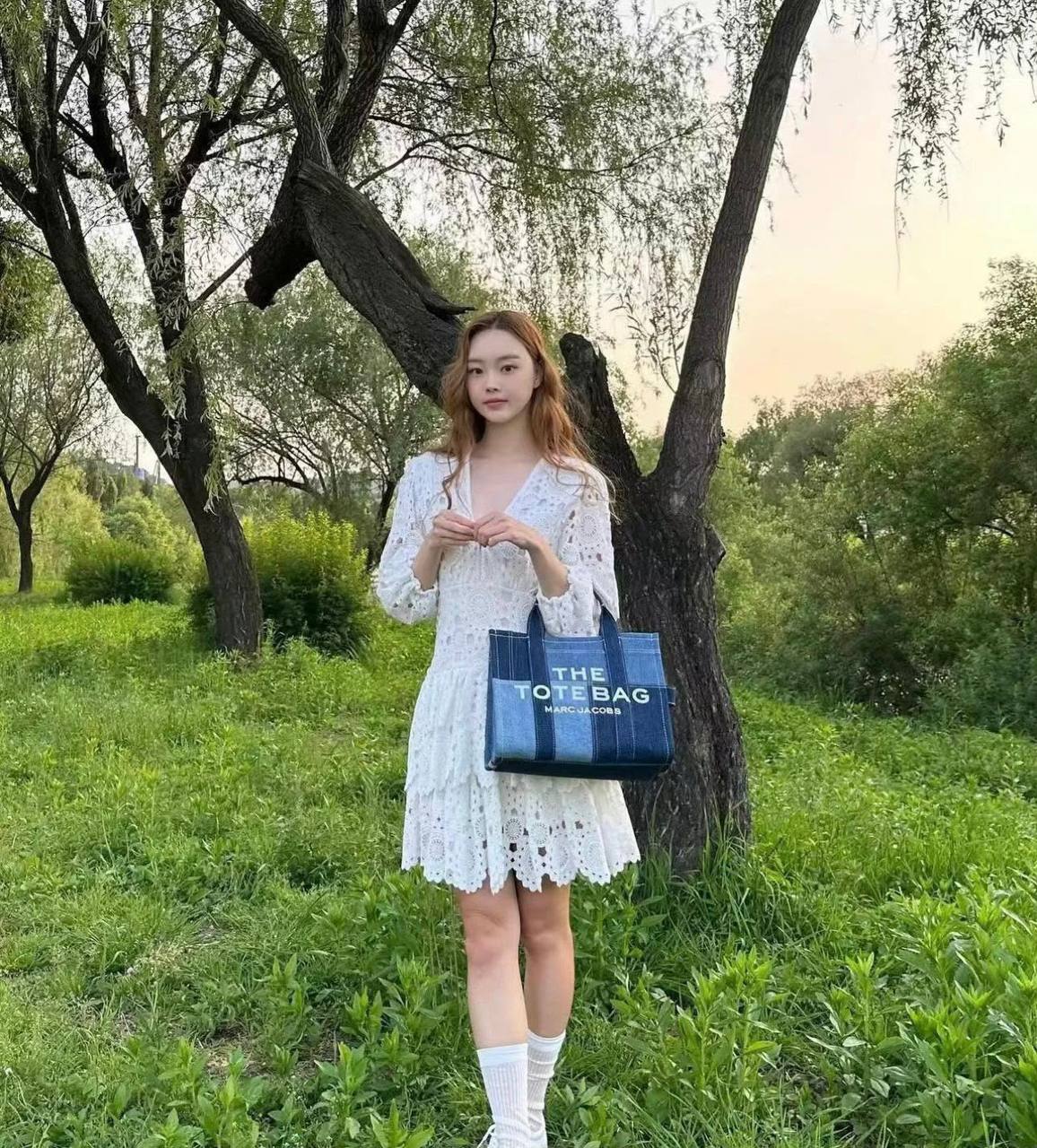 MARC JACOBS 
THE TOTE BAG 
 GOOD QUALITY 
120 dhs💛

Zain39
♥️♥️♥️
