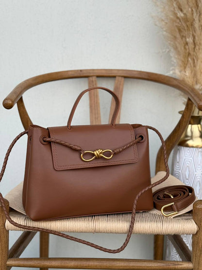 BOTTEGA VENETA
30cm
370 dhs🪙💕
36cm
390 dhs🪙💕
Top quality

Zain167
♥️♥️♥️