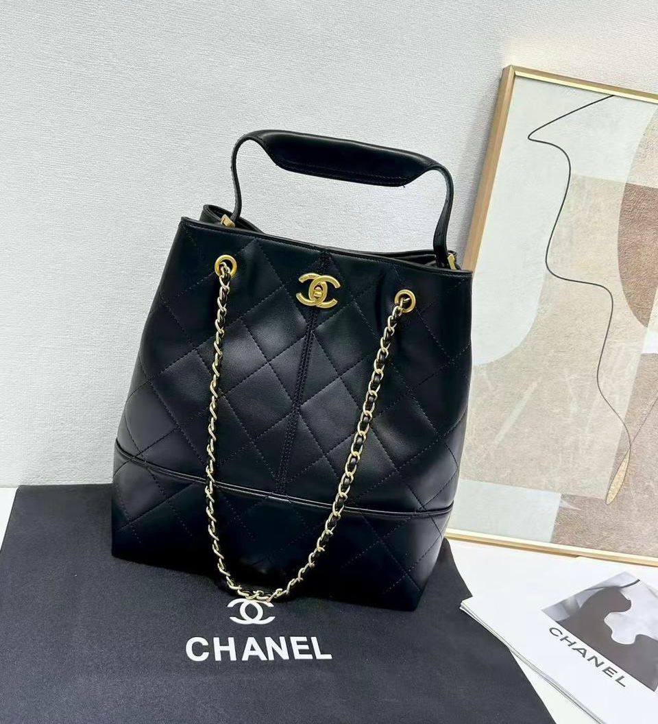 CHANEL

 NEW CAME 

GOOD QUALITY 
110 dhs🇦🇪🇦🇪

Zain295
♥️♥️♥️