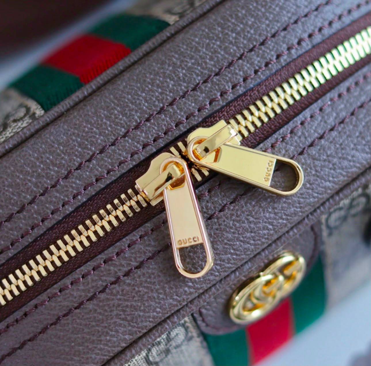 GUCCI 
SMALL SIZE 
WITH BOX 
110 dhs✅

Zain295
♥️♥️♥️