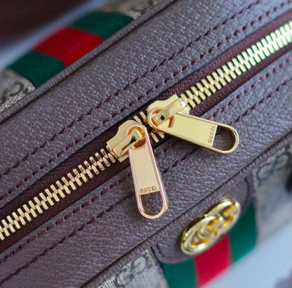GUCCI 
SMALL SIZE 
WITH BOX 
110 dhs✅

Zain295
♥️♥️♥️