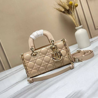 Dior
master💓
300 dhs✅

Zain153
♥️♥️♥️