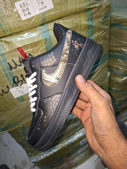 NIKE
Size 40 to 45
95 dhs💓

Zain27
♥️♥️♥️