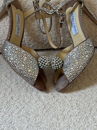 Jimmy choo

𝐒𝐢𝐳𝐞𝐬: 𝟑𝟔 — 𝟒𝟏
560 dhs🇦🇪🇦🇪

Zain298
♥️♥️♥️