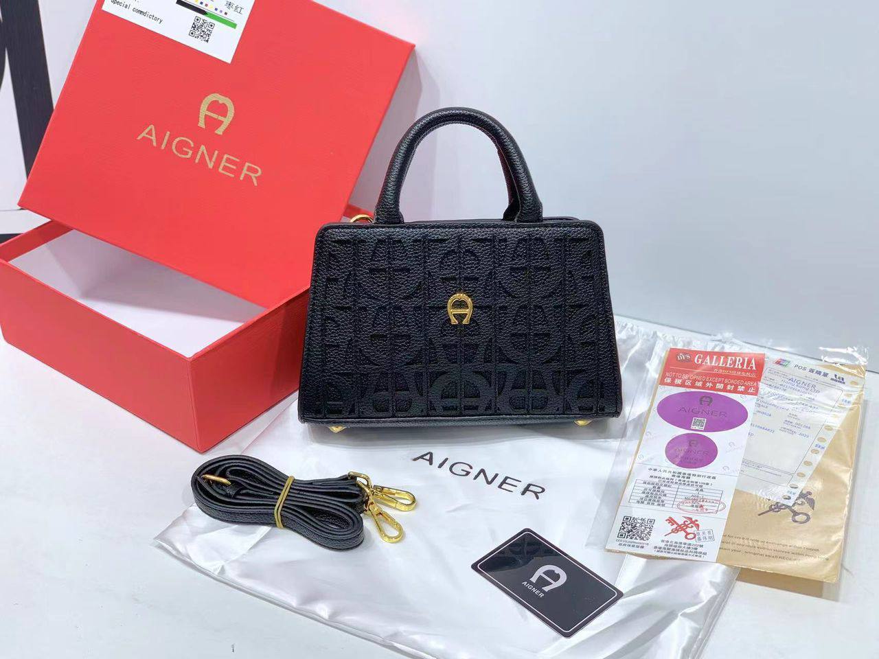 Aigner
115 dhs❤️
SIZE：22CM
Good quality 

with box
🎁🎁🎁

Zain35
♥️♥️♥️