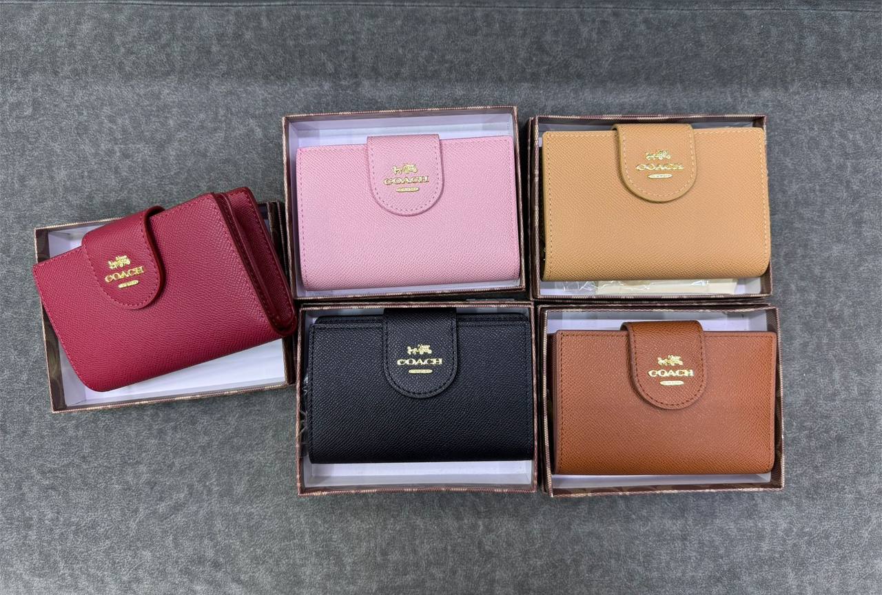 Wallets

with box
🎁🎁🎁

45 dhs✅

Zain114
♥️♥️♥️