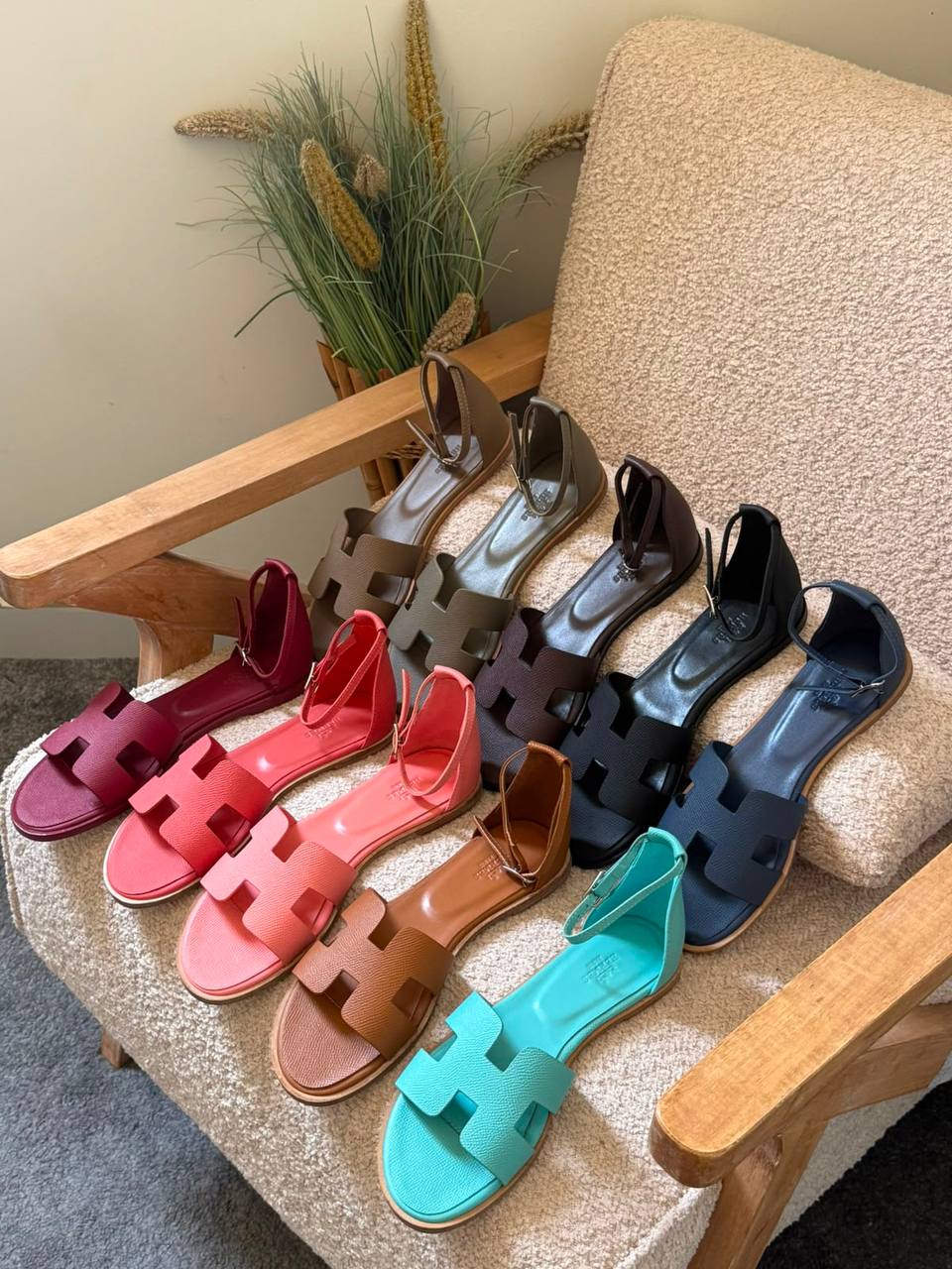 Hermes 🖤
✨ 𝐀𝐯𝐚𝐢𝐥𝐚𝐛𝐥𝐞 𝐍𝐨𝐰
✨ 𝐒𝐢𝐳𝐞𝐬: 𝟑𝟔 — 𝟒𝟏
450 dhs💓

Zain298
♥️♥️♥️