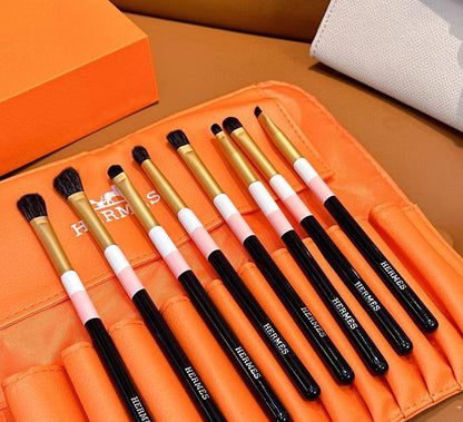 Makeup Brush
70 dhs❣️

Zain216
♥️♥️♥️