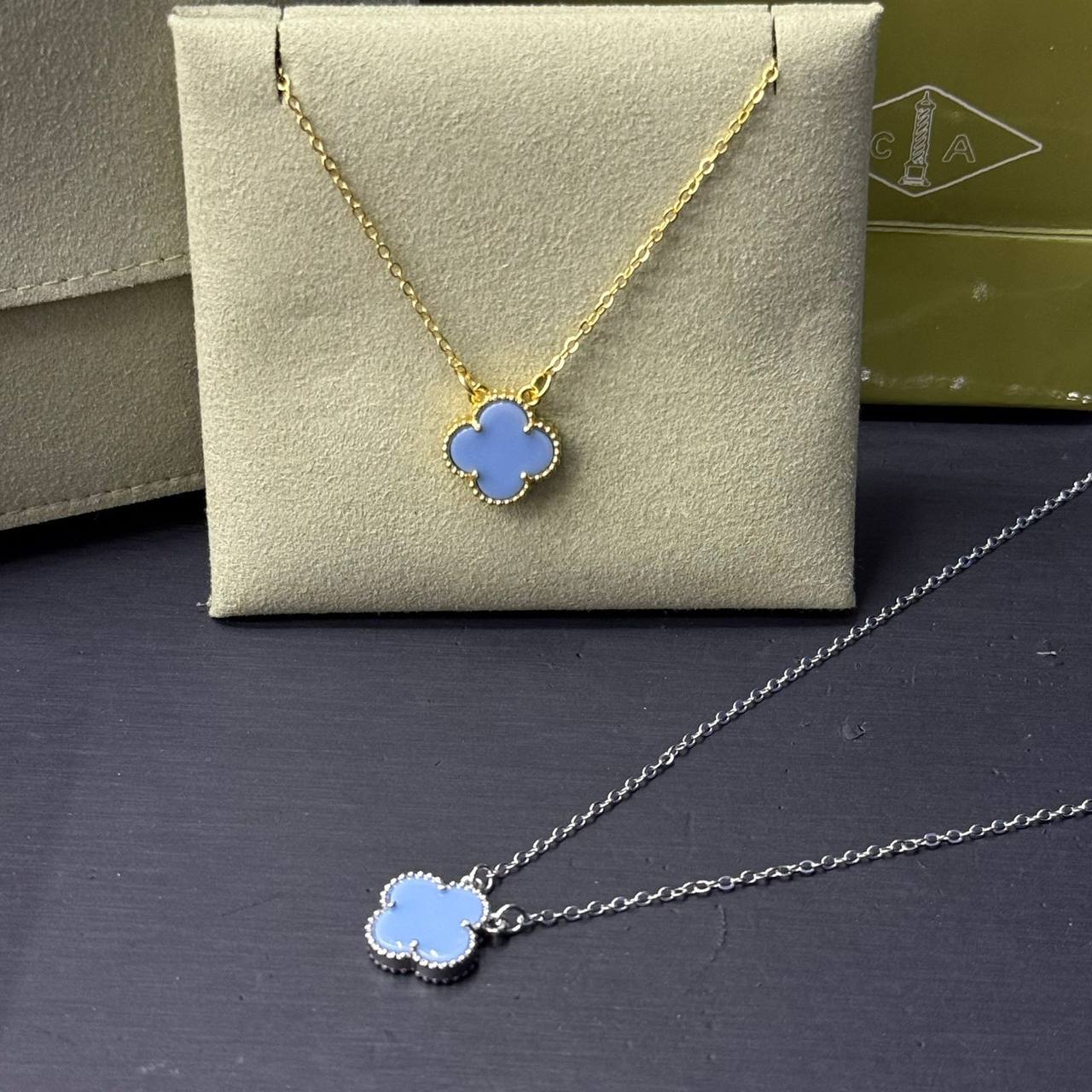 VCA ❤️‍🔥*
Necklace ✨
Stainless Steel 💯
With black boxes 📦 
20 dhs💓
With normal boxes 🗃️ 
And paper bag🛍️
30 dhs💓

Zain216
♥️♥️♥️