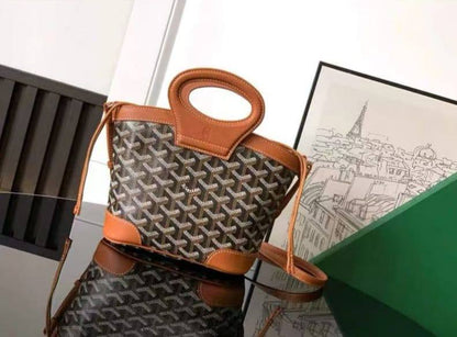 Goyard 
120 dhs✅

Zain235
♥️♥️♥️