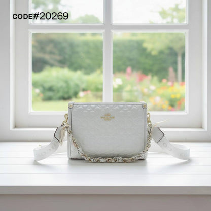 Coach ᴄʀᴏssʙᴀɢ
ᴡɪᴛʜ ᴄʜᴀɪɴ ʙᴇʟᴛ ᴛᴡɪʟʟʏ
sɪᴢᴇ : 24 cm

60 dhs🪙💚

Zain31
♥️♥️♥️