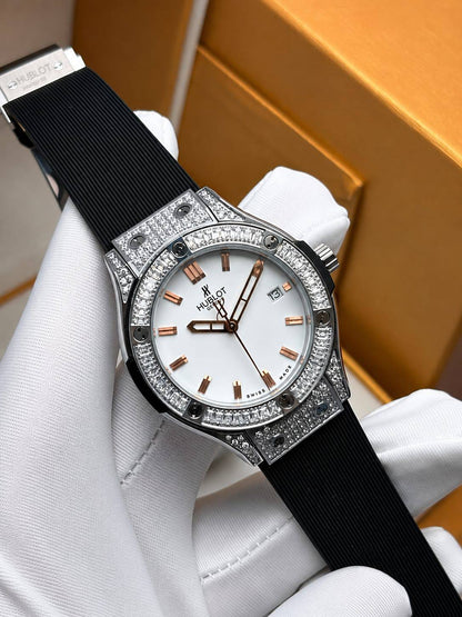 Hublot watch for ladies good quality 
220 dhs✅

Zain59
♥️♥️♥️