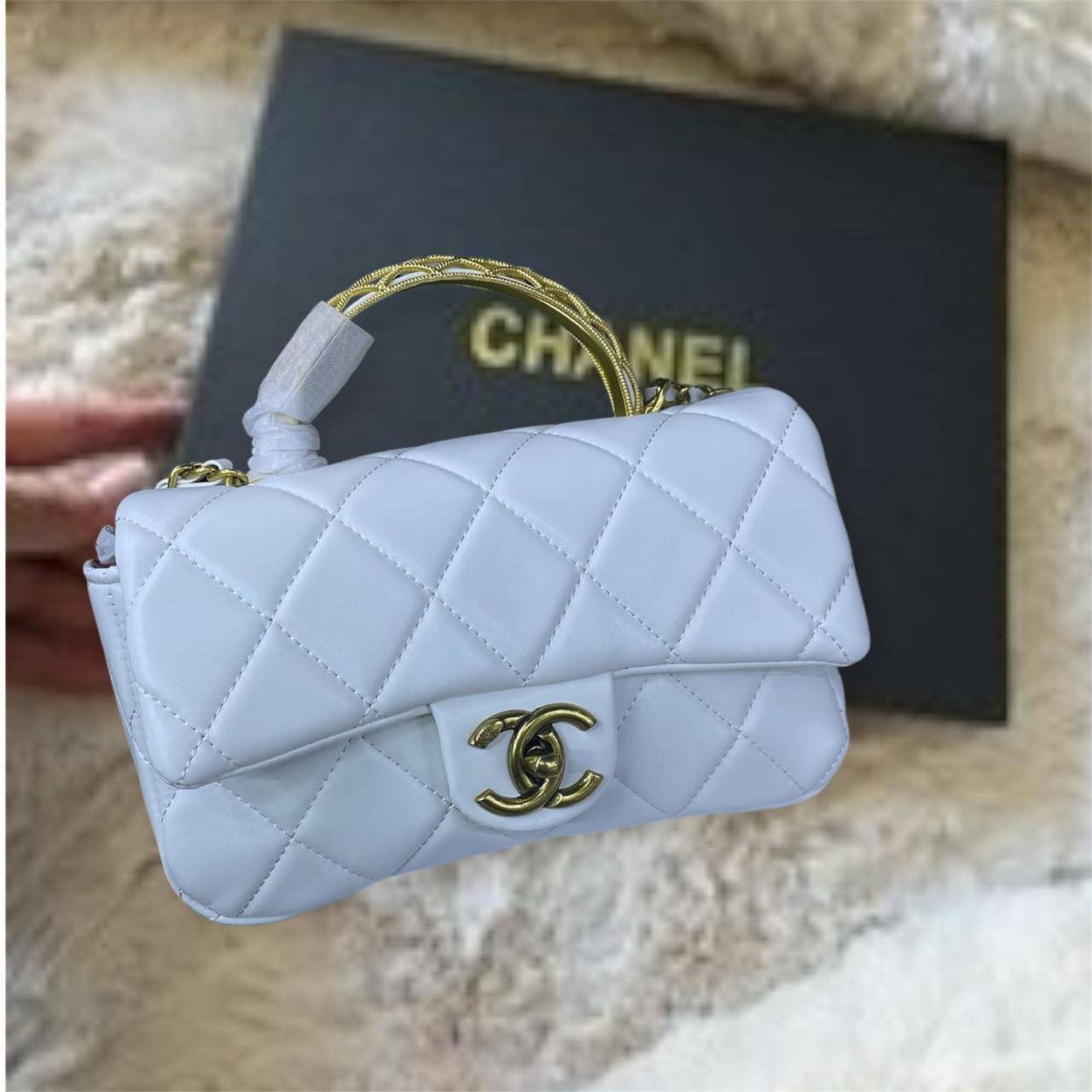 Chanel 

20cmx10cmx7cm

95 dhs✅

with box
🎁🎁🎁

Zain72
♥️♥️♥️