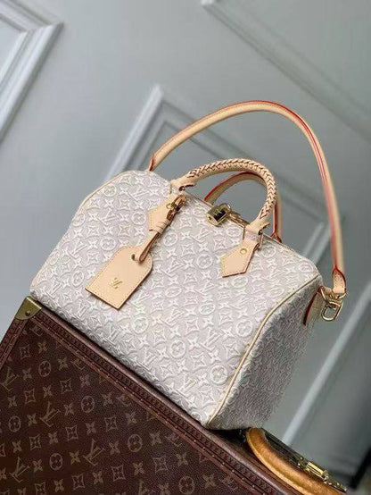 LV
SPEEDY

SIZE 30 cm

For Price 👇 WhatsApp✅
0568585901 
0507557372
0552275751 Owner Zain 👌


Zain274
♥️♥️♥️