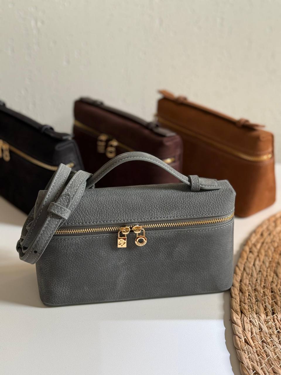 LORO PIANA
20cm
350 dhs✅
Top quality 
With box🎁

Zain167
♥️♥️♥️