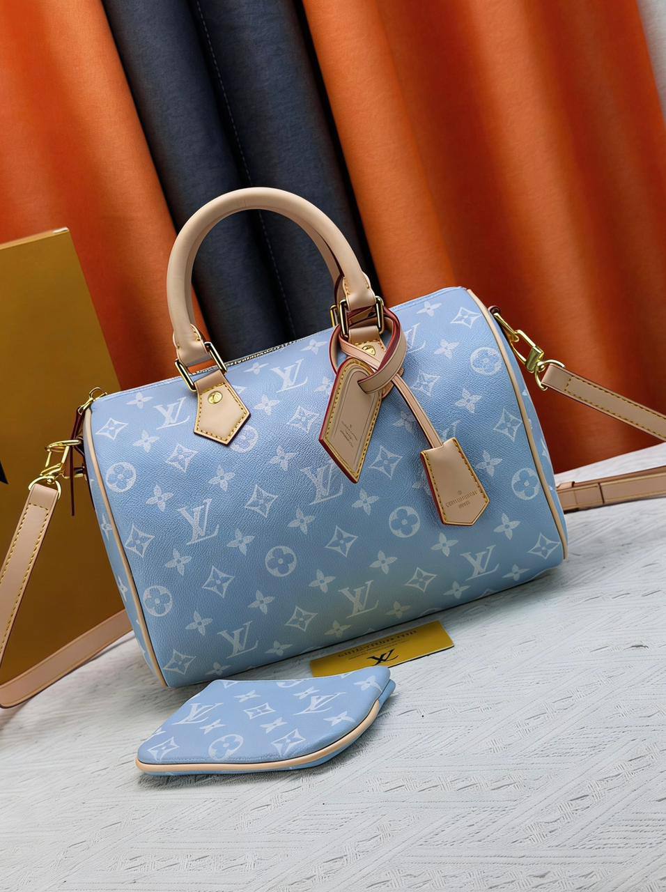 LV
with box  
🎁🎁🎁

size:30cm

120 dhs🇦🇪

Zain114
♥️♥️♥️