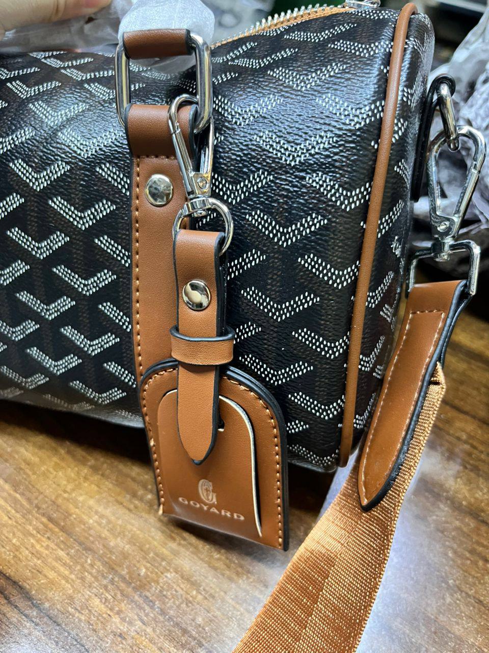 Coach - Goyard - LV

Men's bag
105 dhs🪙🌨️

with box
🎁🎁🎁

size 26×14×15cm

Zain213
♥️♥️♥️