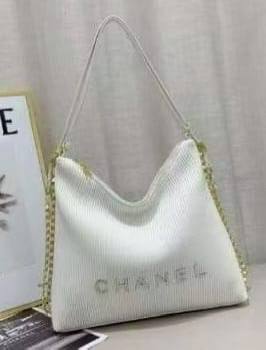 Chanel  
Good quality 
100 dhs✅

Zain232
♥️♥️♥️