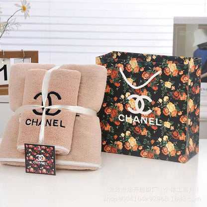 Brand 
Towels  
Good quality 
2 set
With paper 💼 
45 dhs✅

Zain99
♥️♥️♥️