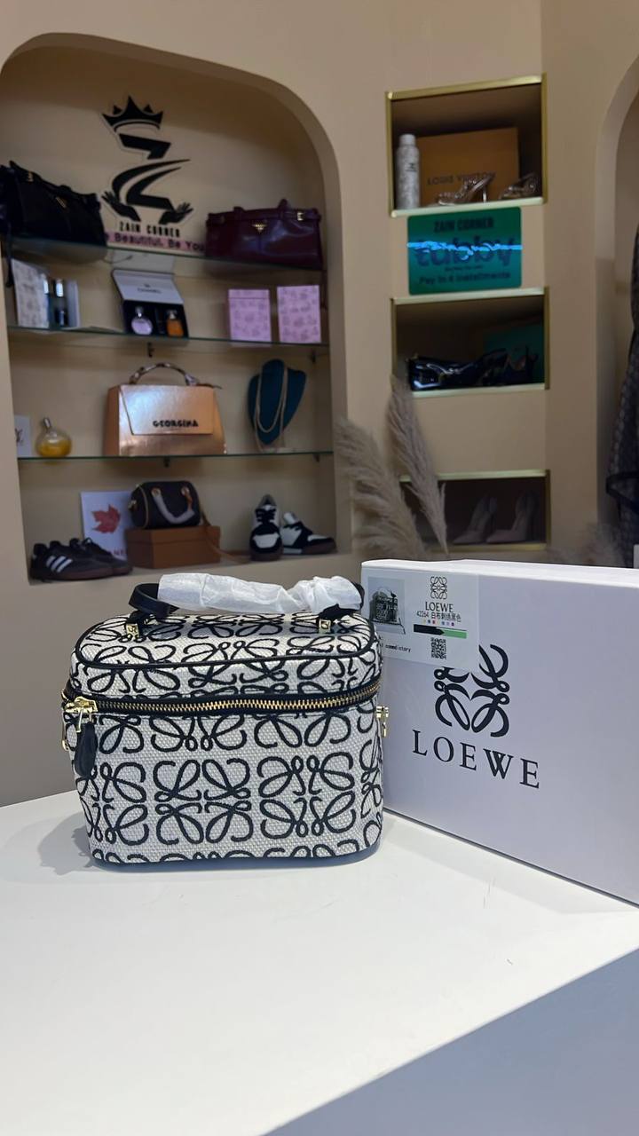 Loewe

85 dhs
With box

Zain90
♥️♥️♥️