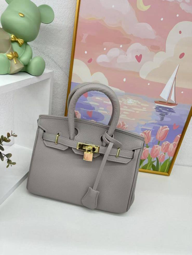 Hermes 
Good copy
25cm  
100 dhs❤️

Zain95
♥️♥️♥️