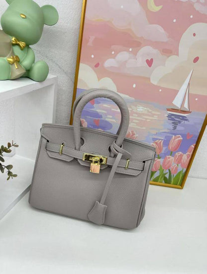 Hermes 
Good copy
25cm  
100 dhs❤️

Zain95
♥️♥️♥️