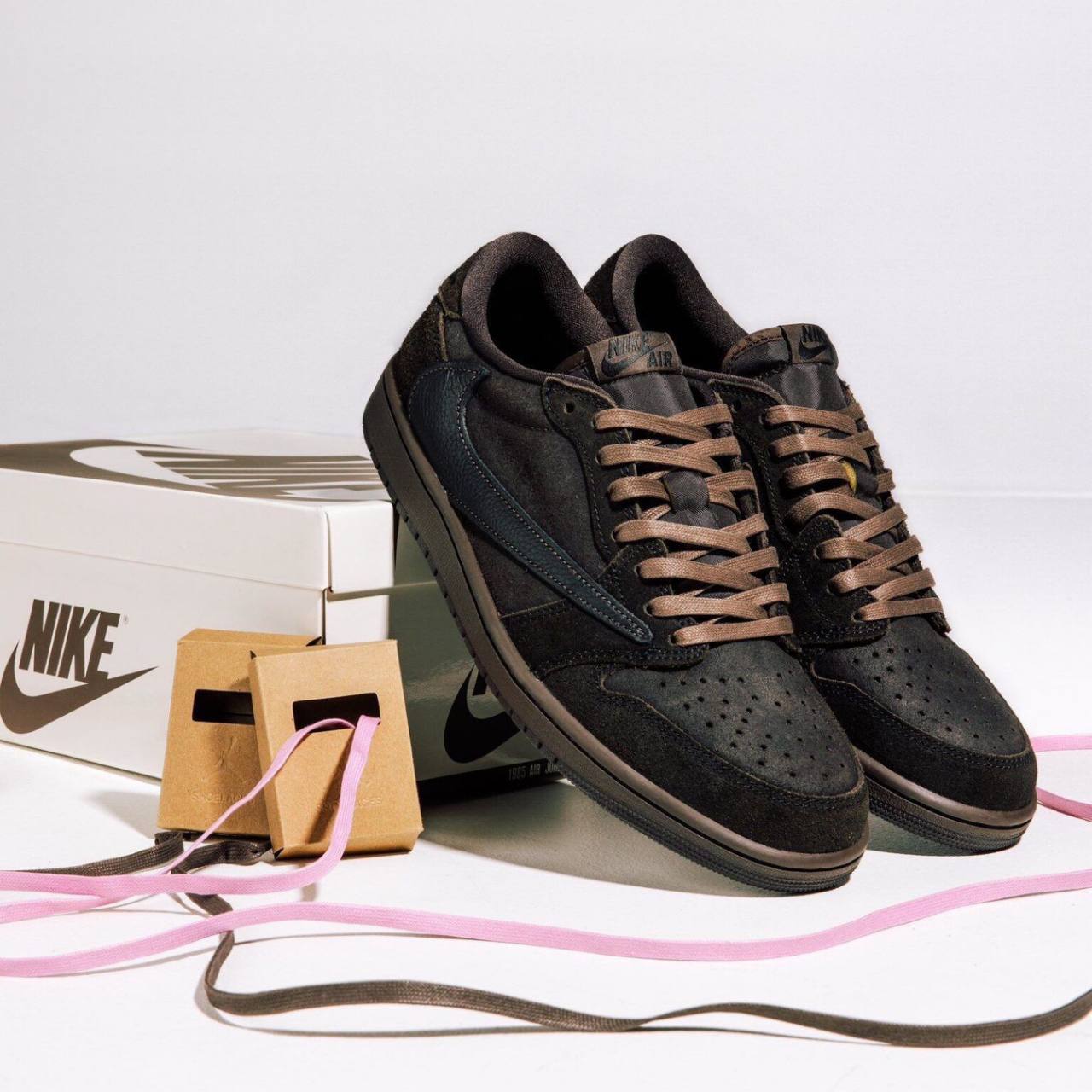 Jordan x Travis Scott Air Jordan 1 Low OG "Velvet Brown" 🤎
36-45 AVAILABLE🤩
240 dhs✅

Zain242
♥️♥️♥️