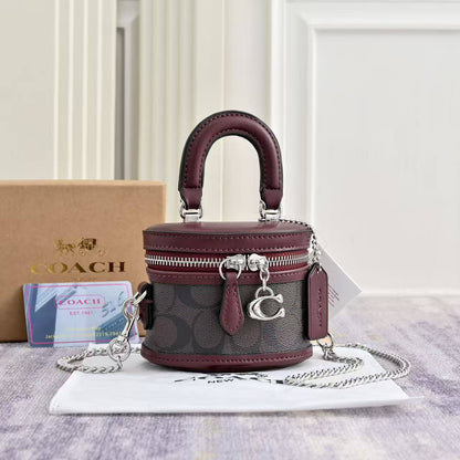 Coach
Coach 
90 dhs🇦🇪🇦🇪
with box
size 11×8.5×9cm

Zain42
♥️♥️♥️
