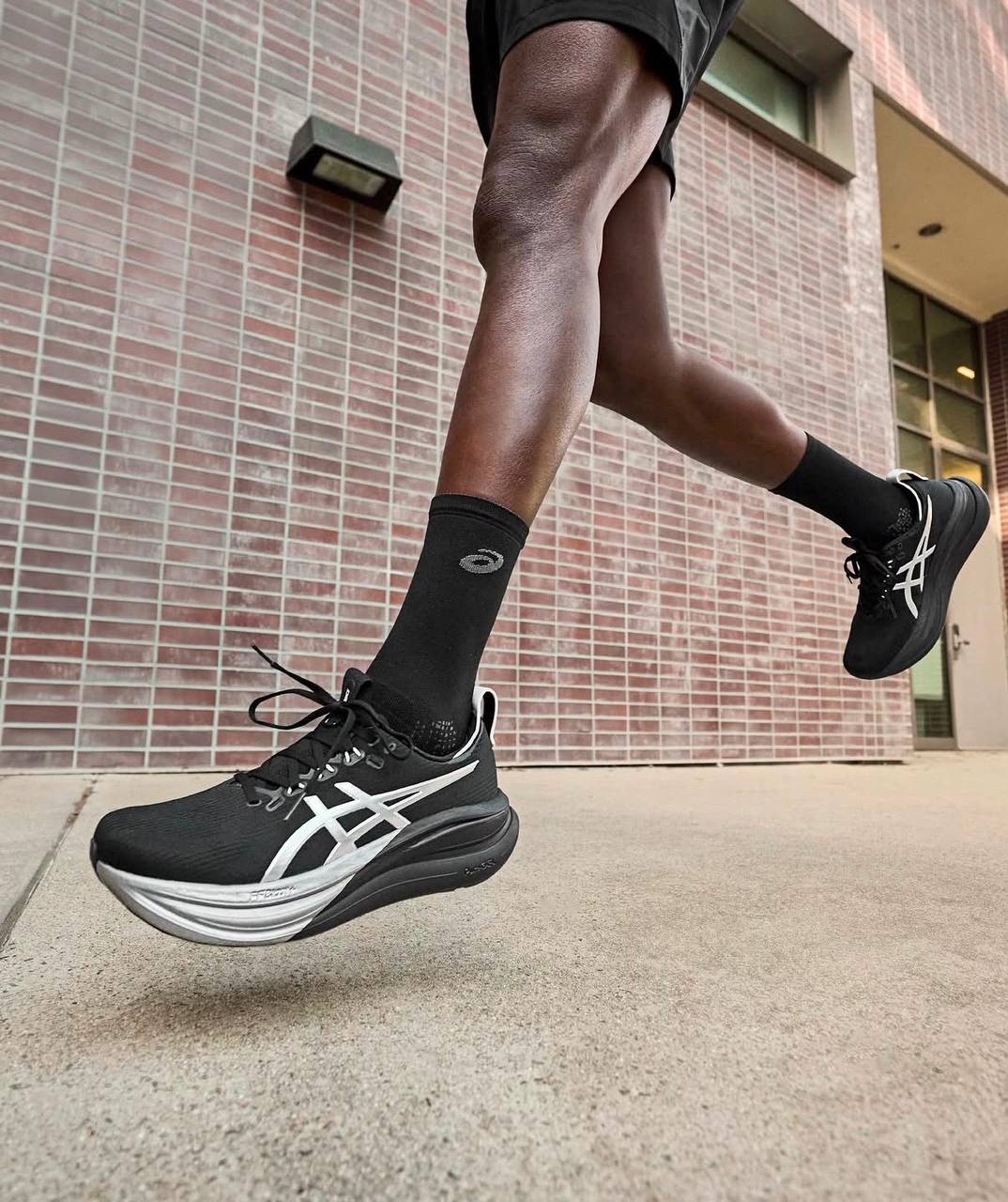 ASICS Gel-Nimbus 28
Platinum Black ，
Size 36-45 ，
240 dhs✅

Zain18
♥️♥️♥️