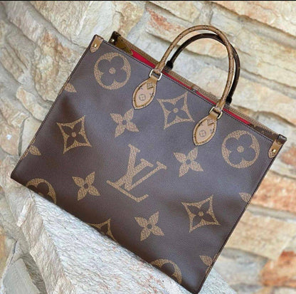 LV
Size 41cm
110 dhs✅

Zain70
♥️♥️♥️