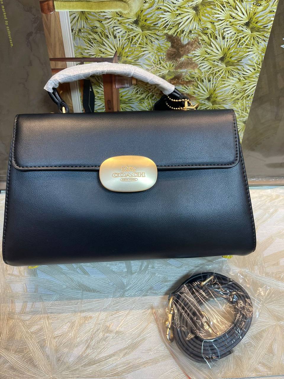 Coach
95 dhs✅
With box

Zain219
♥️♥️♥️