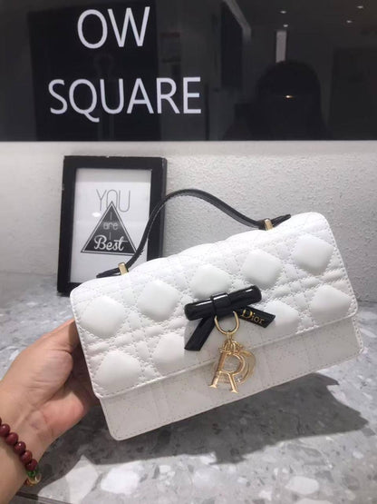 DIOR 
WITH BOX 
120 dhs🇦🇪🇦🇪

Zain169
♥️♥️♥️