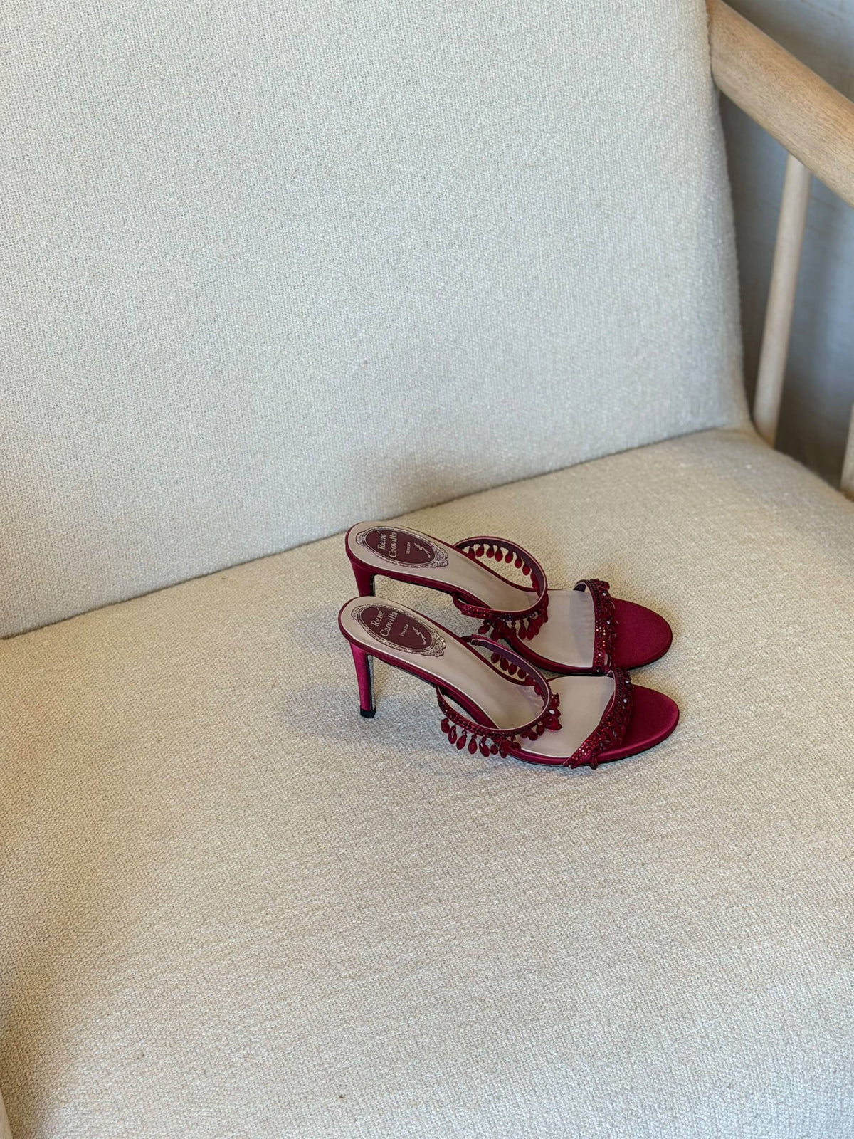 RENE
QUALITY:SUPER MASTER

SIZE:36 TO 41😍🥰
500 dhs🇦🇪🇦🇪

Zain319
♥️♥️♥️