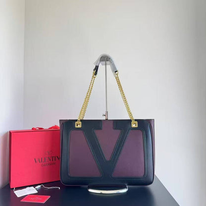 VALENTINO 
COPY ONE NEW CAME 
145 dhs🪙💕

Zain39
♥️♥️♥️