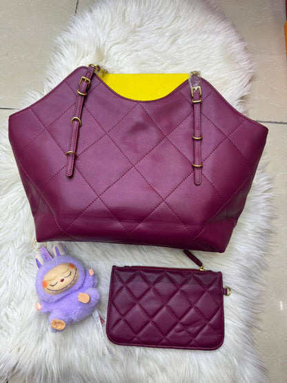 💕 Chanel  2 in 1
1️⃣ First quality
Size : 45 * 26 cm
90 dhs✅

Zain115
♥️♥️♥️
