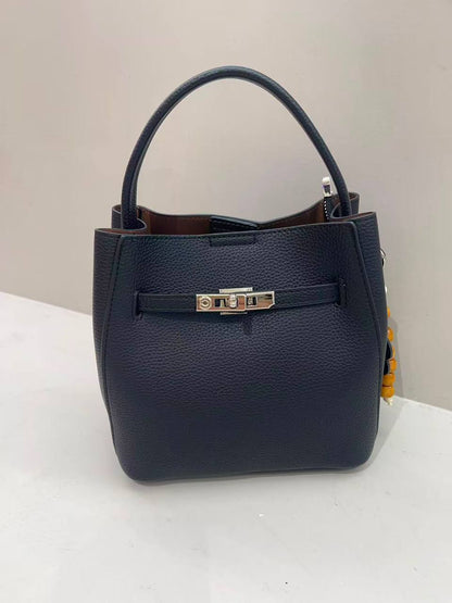 Hermes 
120 dhs✅
size 22 cm

Zain161
♥️♥️♥️