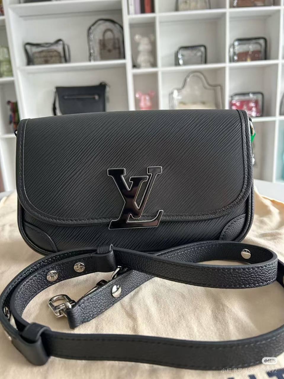 LV
Master
240 dhs❤️

Zain10
♥️♥️♥️