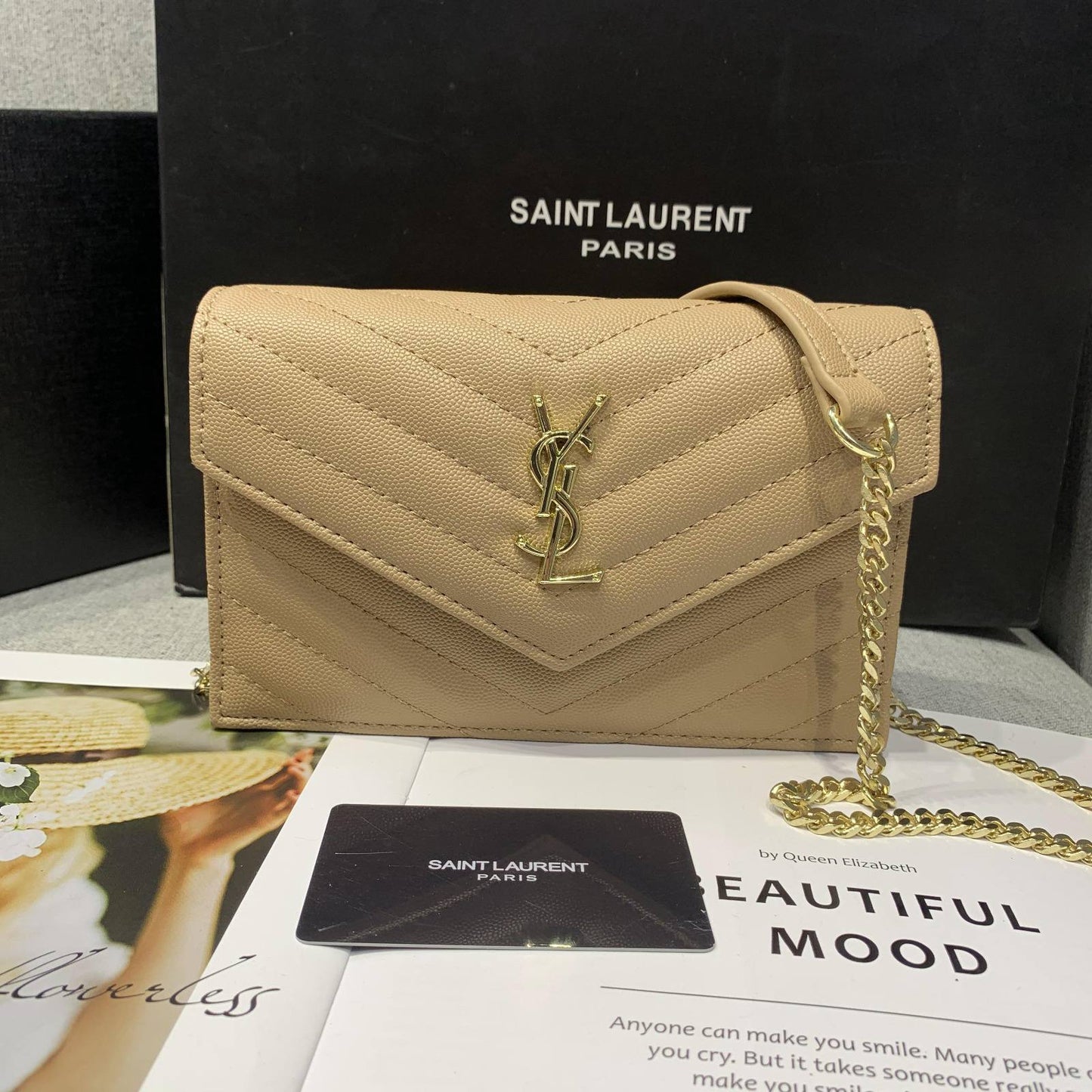 YSL
Best quality with box
95 dhs🇦🇪🇦🇪
size 19CM

Zain290
♥️♥️♥️