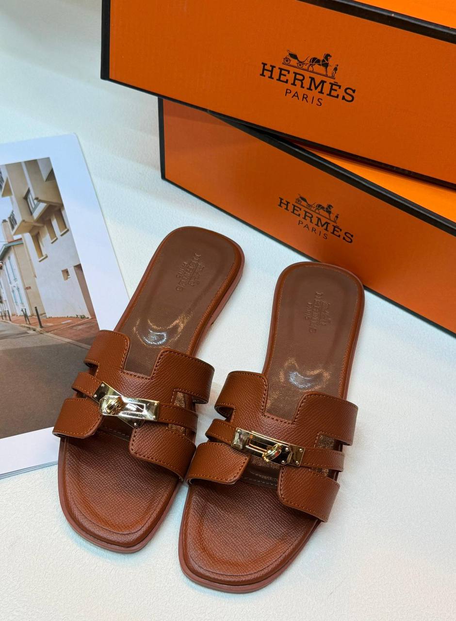 Hermes ladies
Size 36 to 41
65 dhs🇦🇪

Zain236
♥️♥️♥️